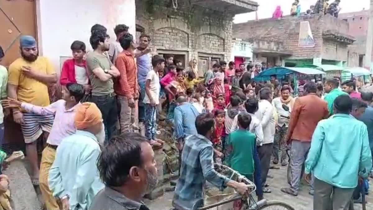 seven of family locked inside room in Shahjahanpur