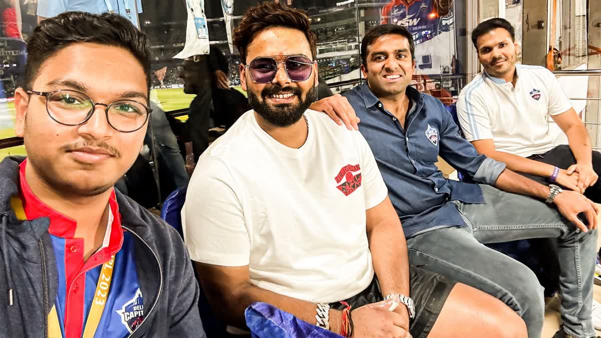 Rishabh Pant watching Delhi vs Gujarat match from stadium