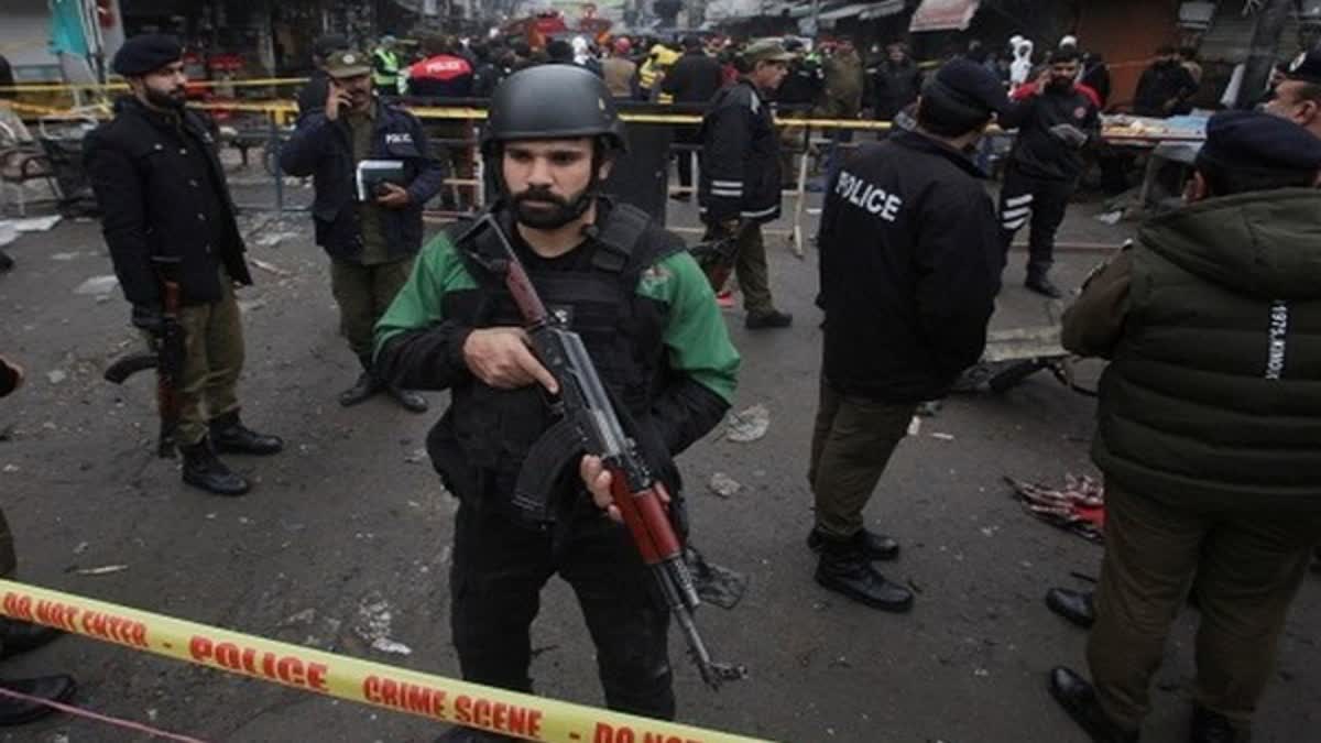 Pakistan Cops Killed