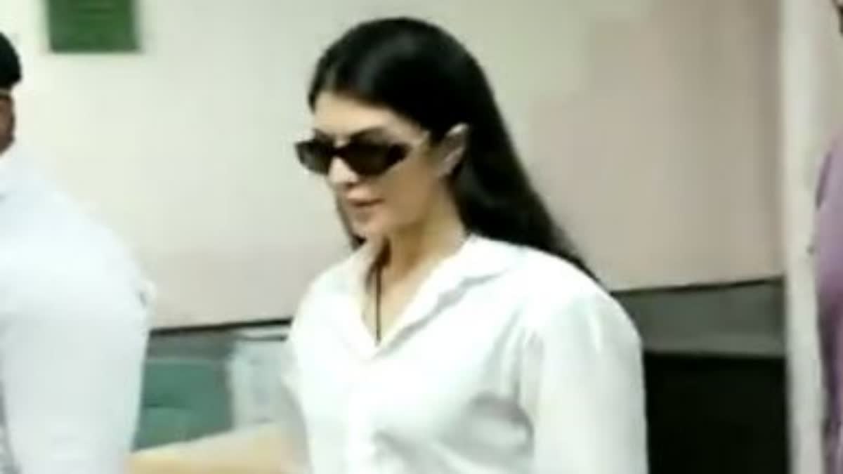 jacqueline fernandez appears in court in 200 crore money laundering case