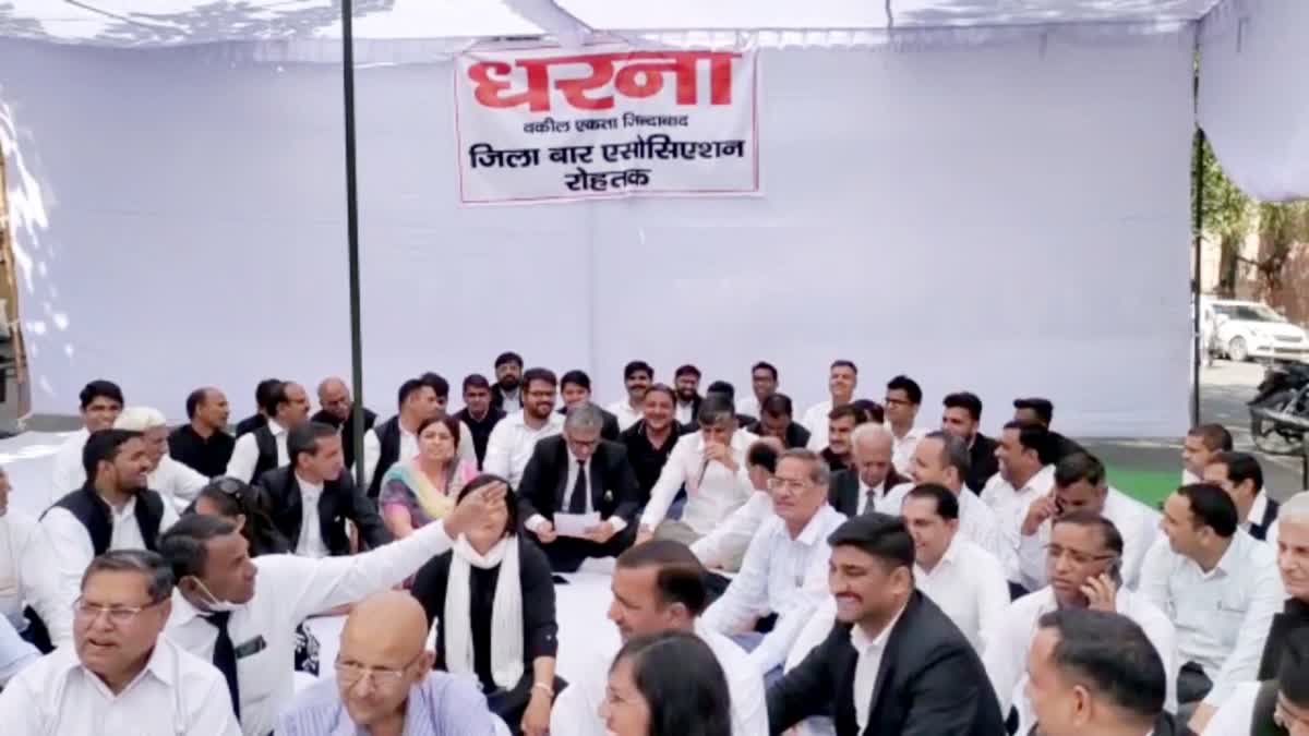Lawyers protest in Rohtak court Complex