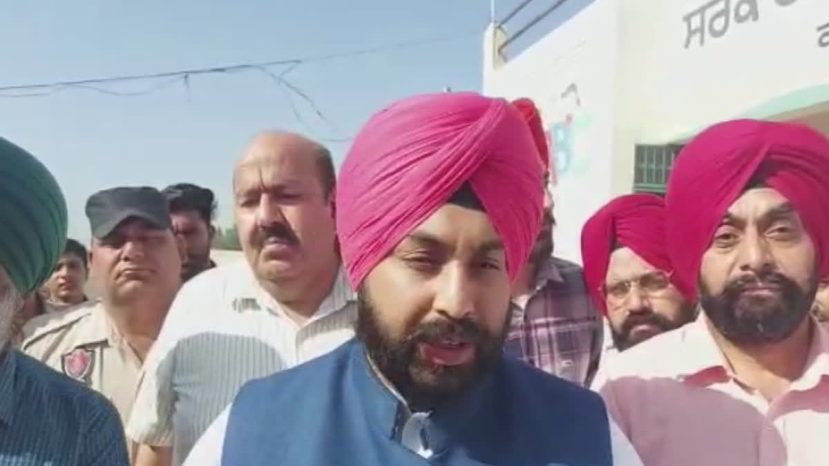 Punjab Education Minister Harjot Singh Bains reached the school of border village Kalu Wala