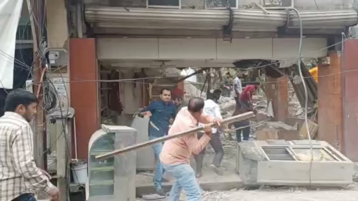 Ujjain shop owner and tenant clashed