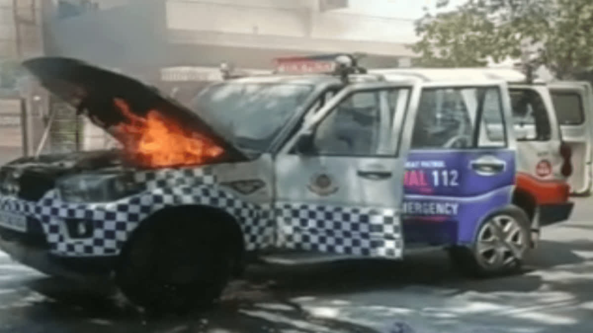 PCR van caught fire in Hari Nagar Delhi