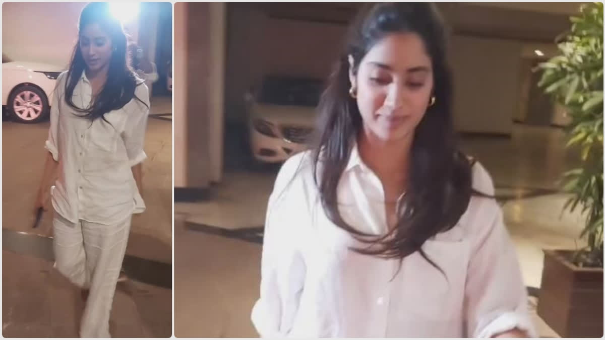 Janhvi Kapoor papped leaving Manish Malhotra's house, says 'aap log ko award milna chahiye...'