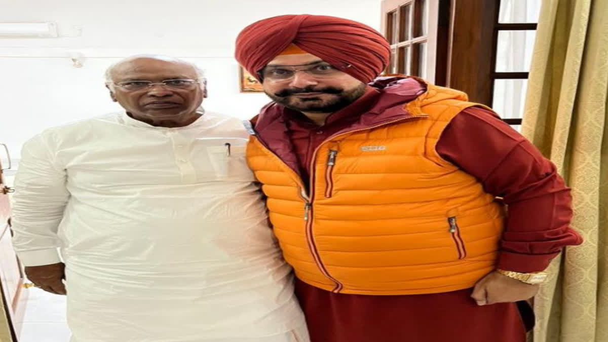 Navjot Sidhu met Congress President Mallikaranjun Kharge in Delhi