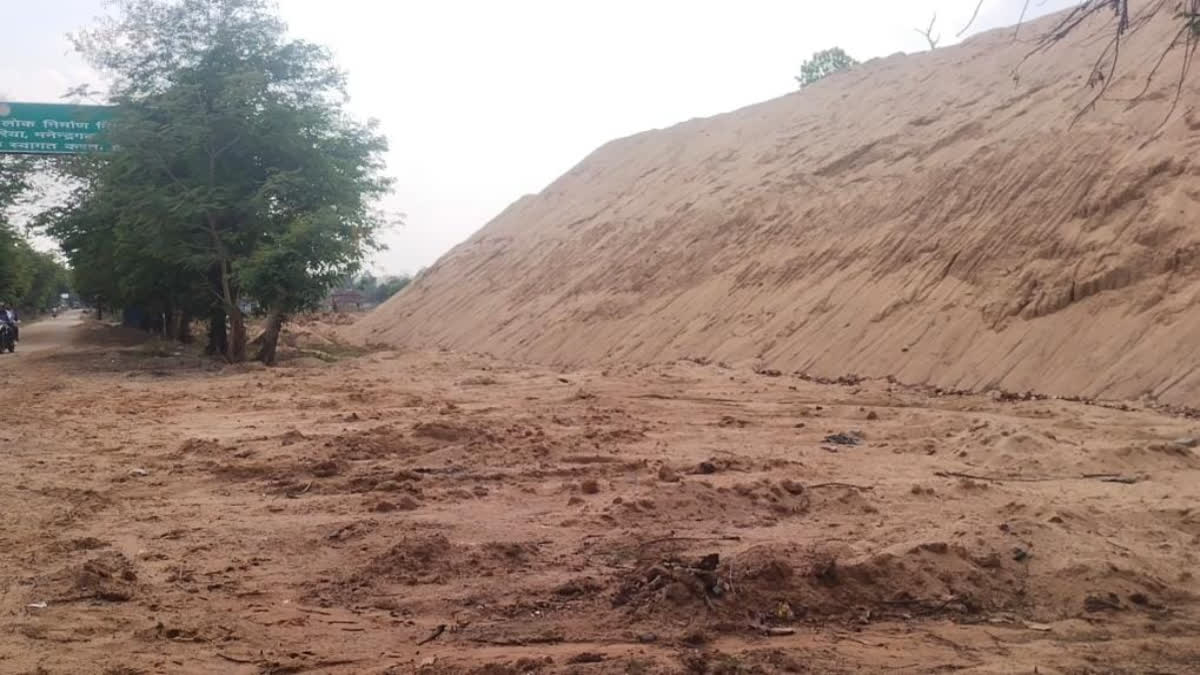 Illegal storage of sand in Bharatpur