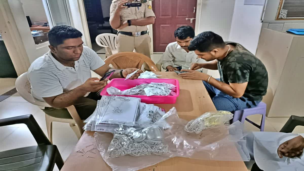 14 kg silver jewelery seized