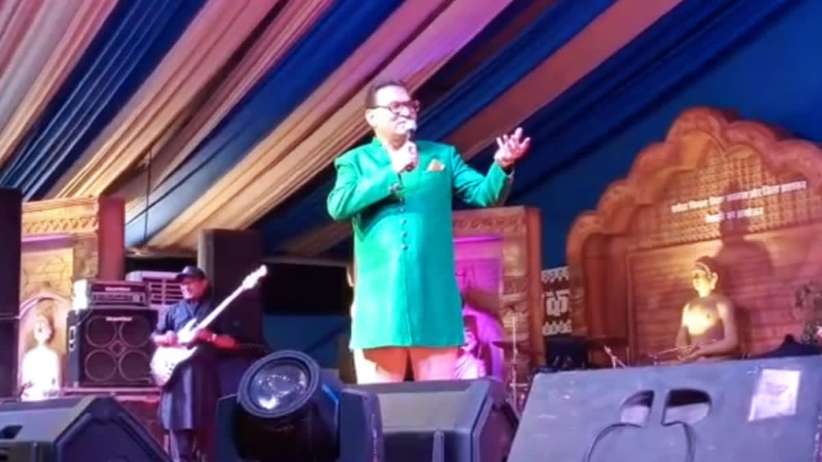 singer abhijeet asked for litti chokha in middle of concert at vaishali festival