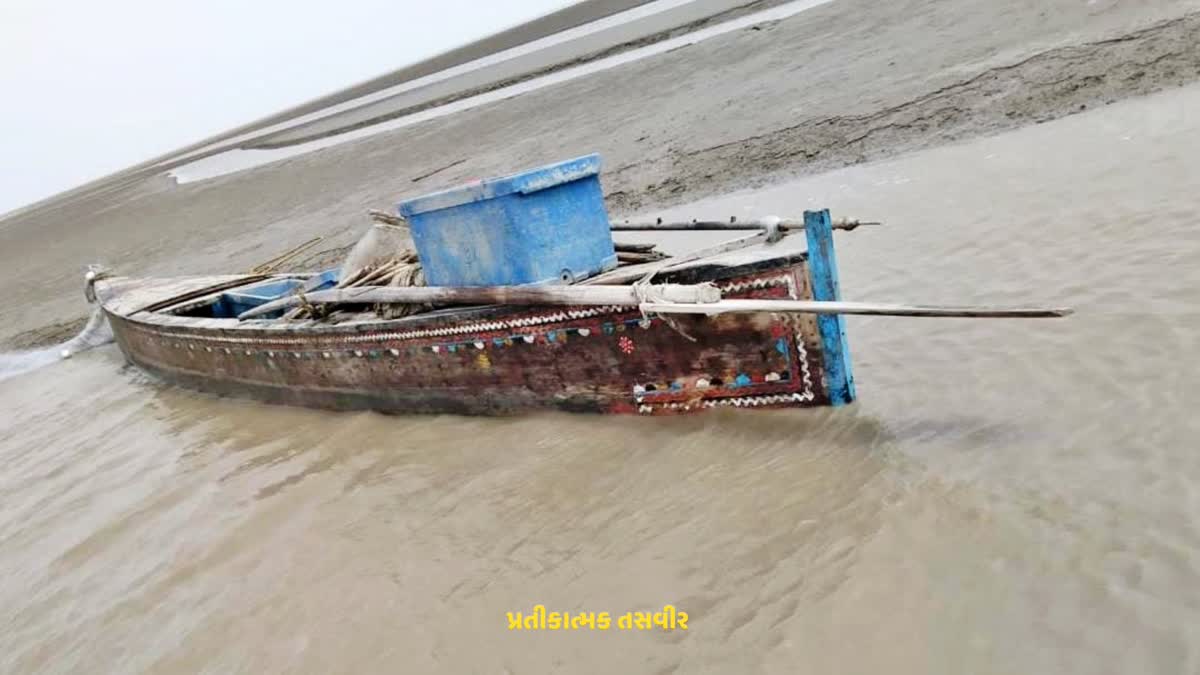 bsf-seizes-pakistani-fishing-boat-in-derelict-condition-from-sir-creek-area-of-lakhpat