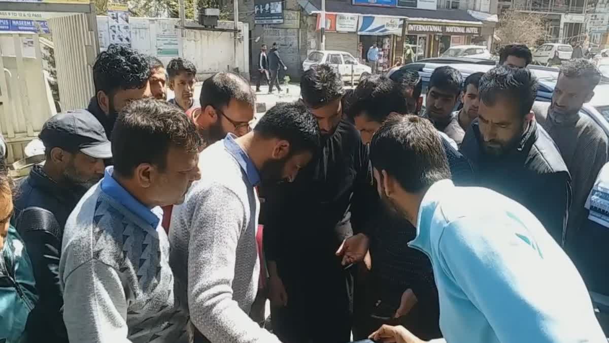 market-checking-drive-in-pulwama