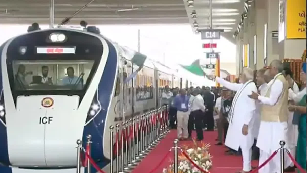 PM Modi In Hyderabad: PM Modi flagged off Secunderabad-Tirupati Vande Bharat Express