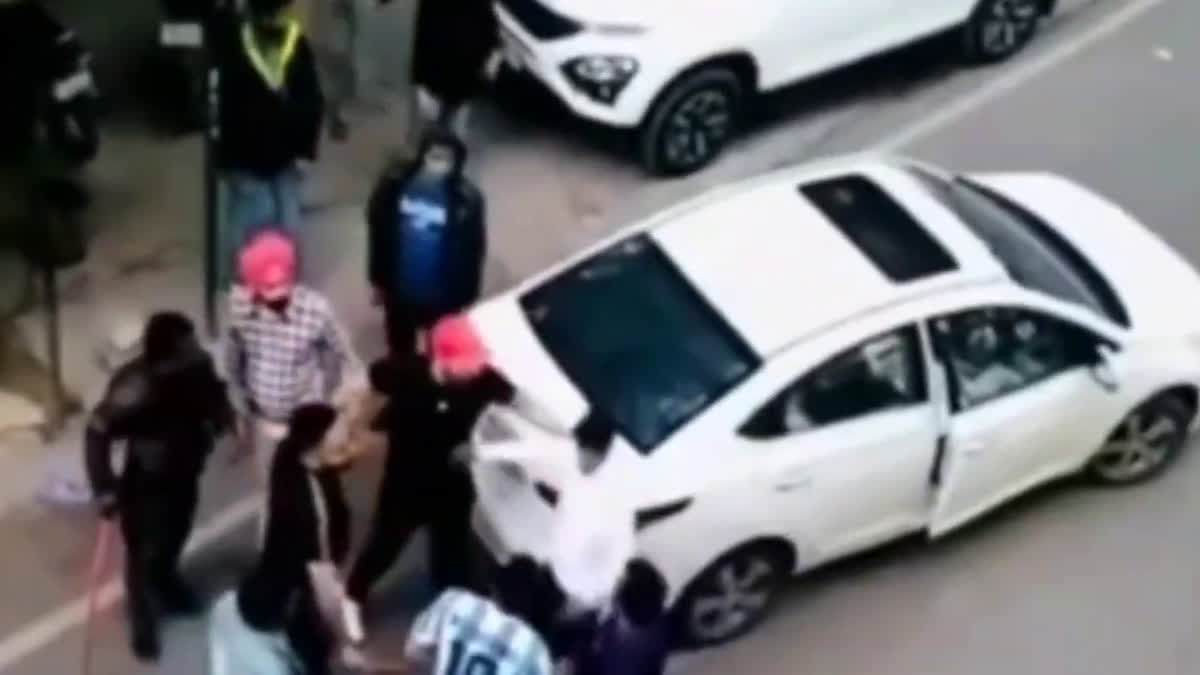 Tourists thrash employee in Kasauli