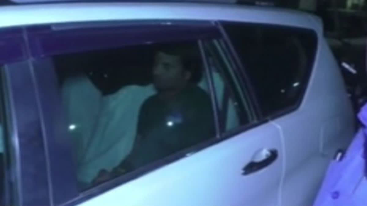 BAGGAGE OF BIHAR GOVERNMENT MINISTER TEJ PRATAP YADAV THROWN OUT FROM THE HOTEL IN VARANASI