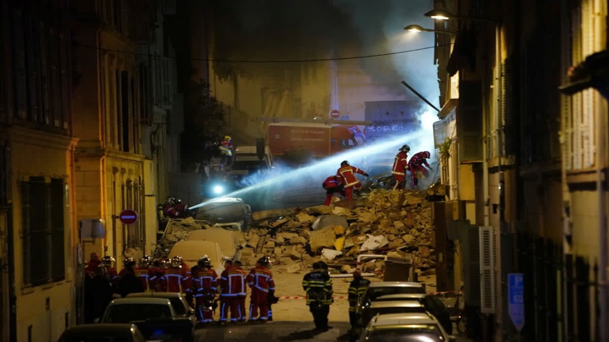 Marseille building collapses