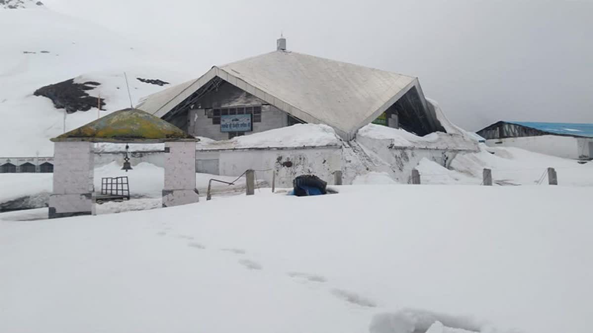 HEMKUND SAHIB YATRA : હેમકુંડ સાહિબ બરફની સફેદ ચાદરથી ઢંકાયું, યાત્રા 20 મેથી થશે શરૂ