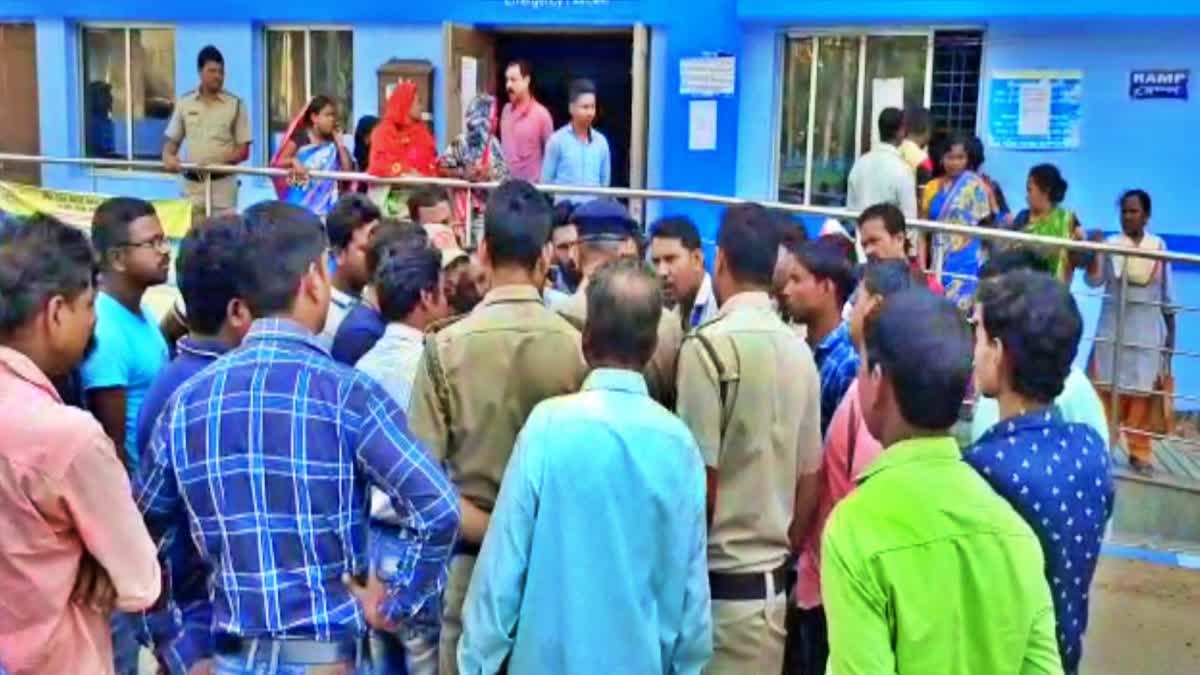 Parents protest in front of West Bengal government hospital