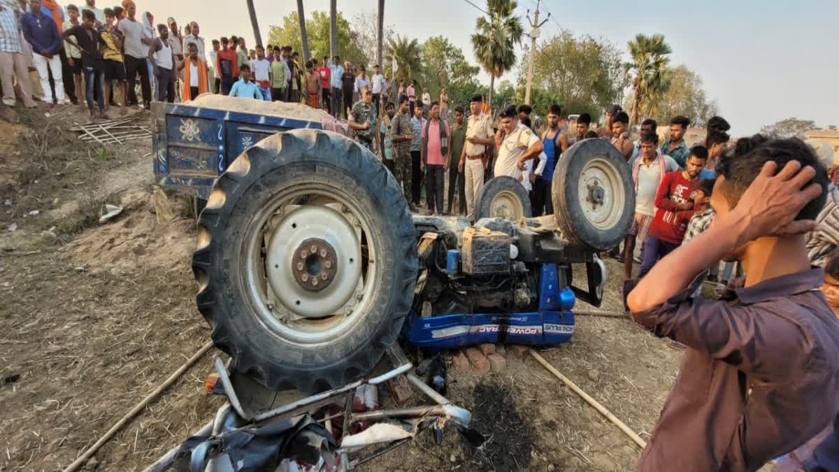 गया में ट्रैक्टर पलटने से दो की मौत