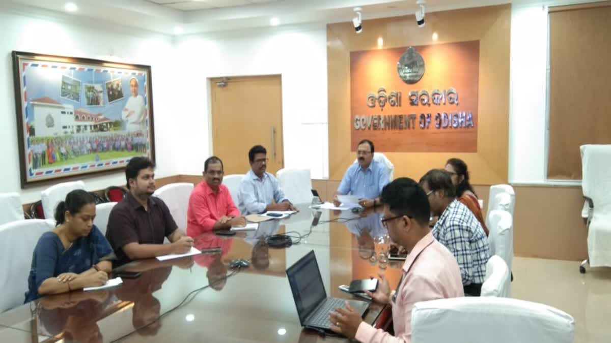 SRC Holds meeting with Collector