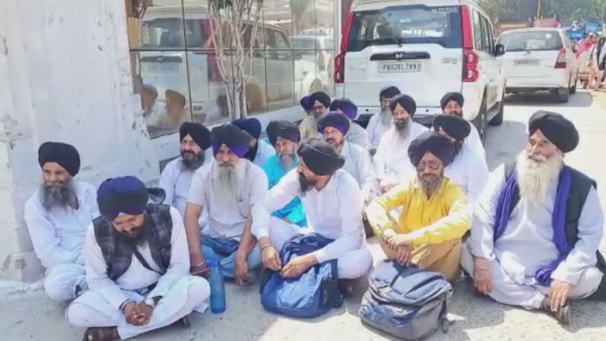 The employees working in Haryana's gurdwaras staged a protest outside the SGPC office