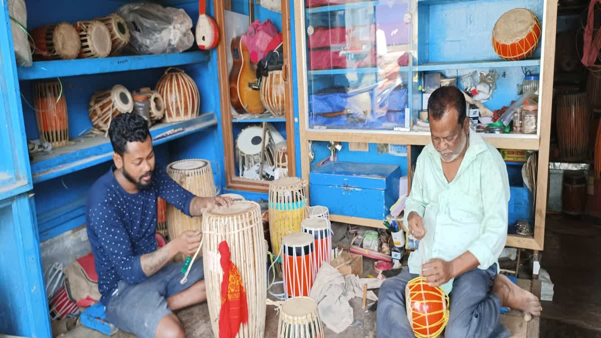 Drum maker artist