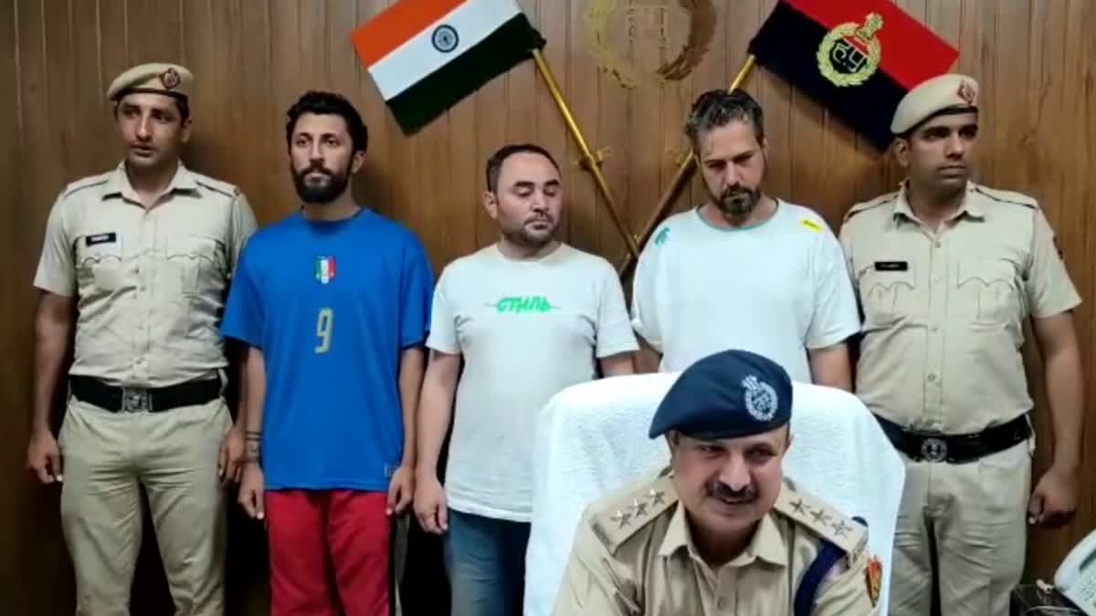 robbers posing as fake police officer in Gurugram