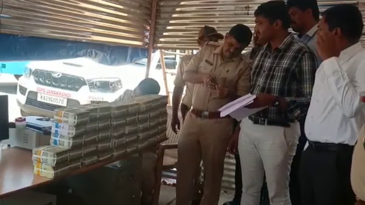 undocumented-money-seized-at-hunnoor-check-post