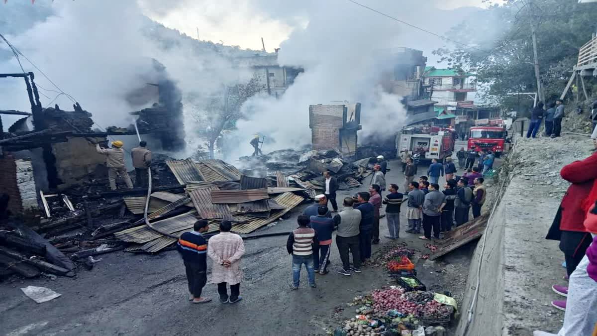 2 crores Loss in Banjar fire