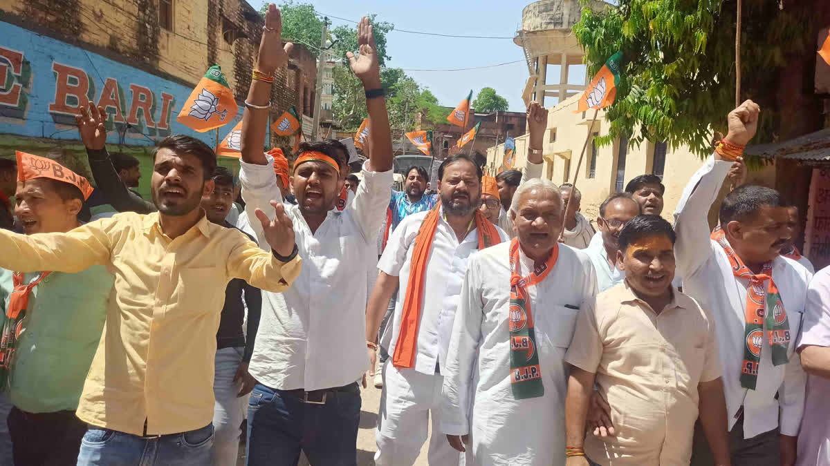 BJP workers allege corruption in govt works and protest in Dholpur