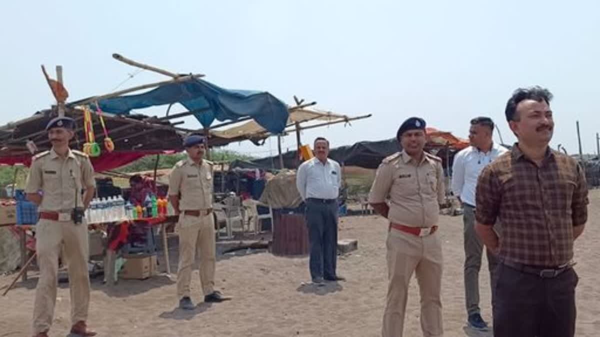 navsari-police-drive-52-km-sea-coast-of-navsari-mock drill-across-the-state-to-protect-the-sea-from-terrorists