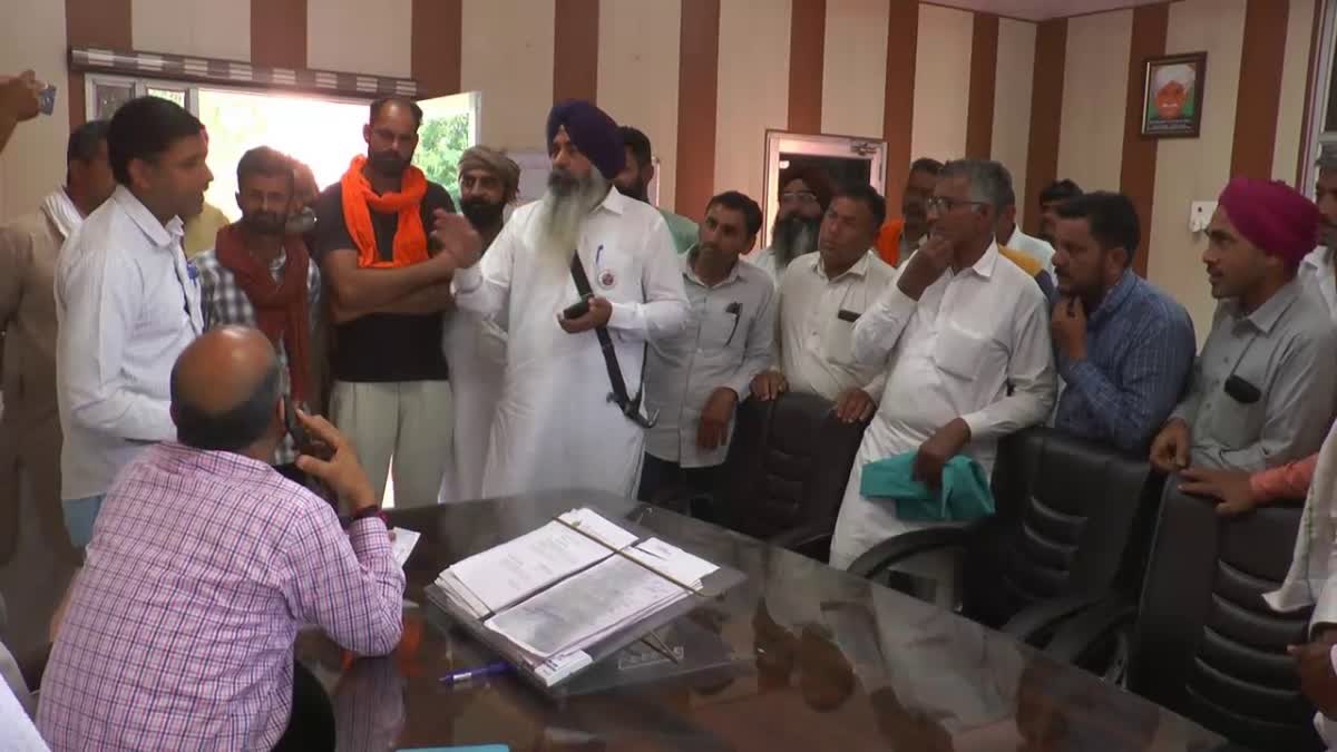 Farmer protest in  Sirsa grain market