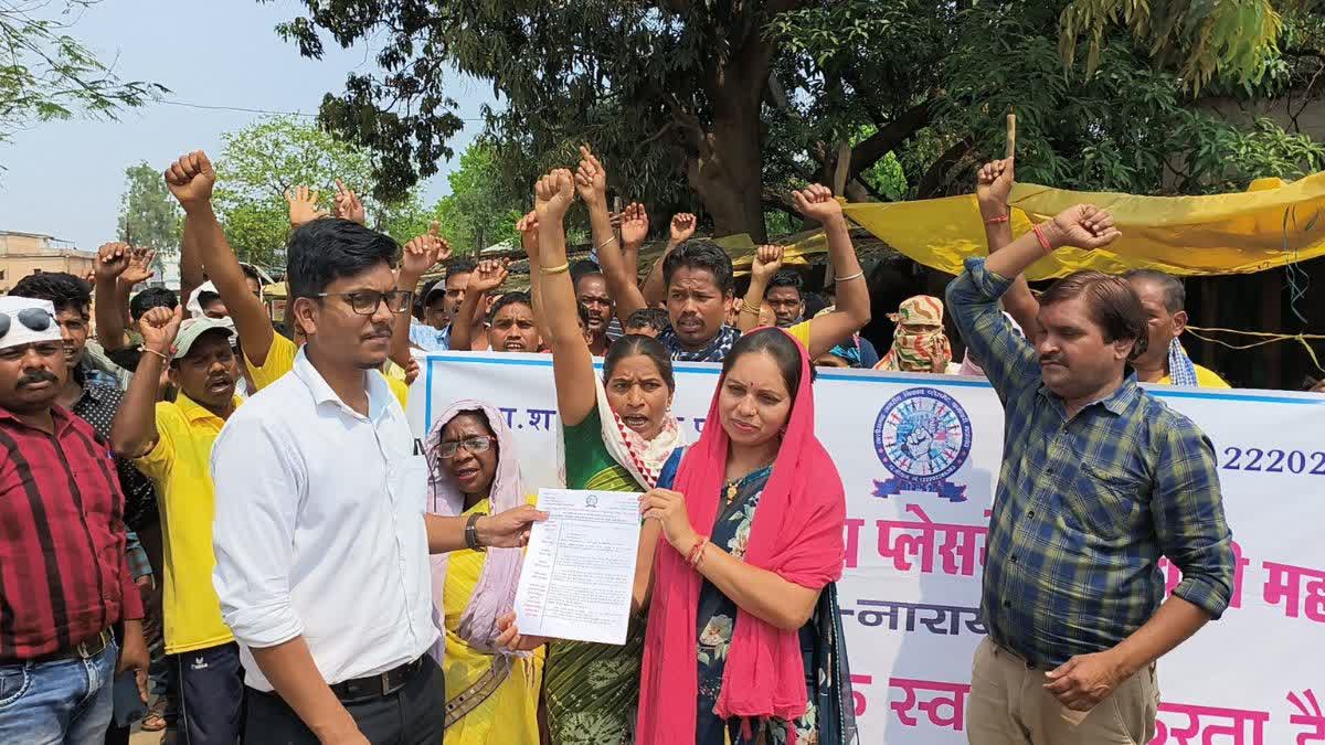 Protest of placement employees in Narayanpur