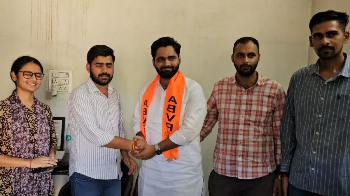 Arvind Singh Bhati left SFI and joined ABVP
