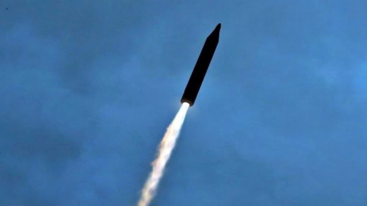 N Korea fires missile toward East Sea  കിഴക്കൻ കടലിന് നേരെ വീണ്ടും ബാലിസ്റ്റിക് മിസൈൽ  ജപ്പാന് നേരെ വീണ്ടും മിസൈൽ തൊടുത്തുവിട്ടു  ബാലിസ്റ്റിക് മിസൈൽ  നോർത്ത് കൊറിയ  North Korea