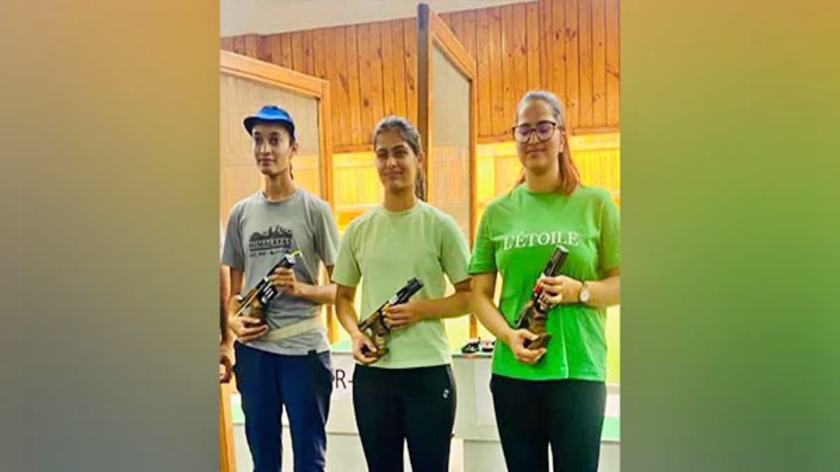 day 1 winners at Pistol selection trials  Manu and Arjun among day 1 winners  Pistol selection trials  ರಾಷ್ಟ್ರೀಯ ಶೂಟಿಂಗ್ ಆಯ್ಕೆ ಟ್ರಯಲ್ಸ್‌  ಪ್ರಶಸ್ತಿಗೆ ಮುತ್ತಿಕ್ಕಿದ ಮನು ಭಾಕರ್  ಭಾರತದ ಅಗ್ರ ಶೂಟರ್ ಮನು ಭಾಕರ್  ಮಹಿಳೆಯರ 25 ಮೀಟರ್​ ಪಿಸ್ತೂಲ್ ಪ್ರಶಸ್ತಿ  ಸ್ಪೋರ್ಟ್ಸ್ ಪಿಸ್ತೂಲ್ ಸ್ಪರ್ಧೆಯಲ್ಲಿ ಅಗ್ರಸ್ಥಾನ  ಟಾಪರ್ ರಿದಮ್ ಸಾಂಗ್ವಾನ್