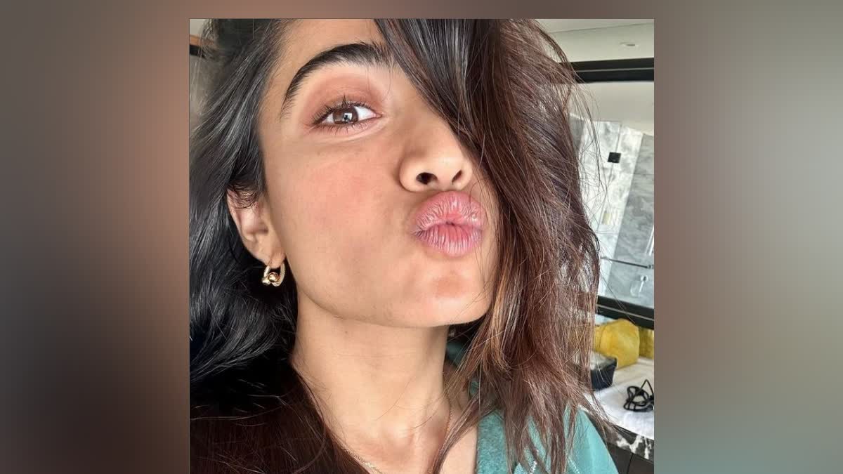 Rashmika Mandanna pout face selfie