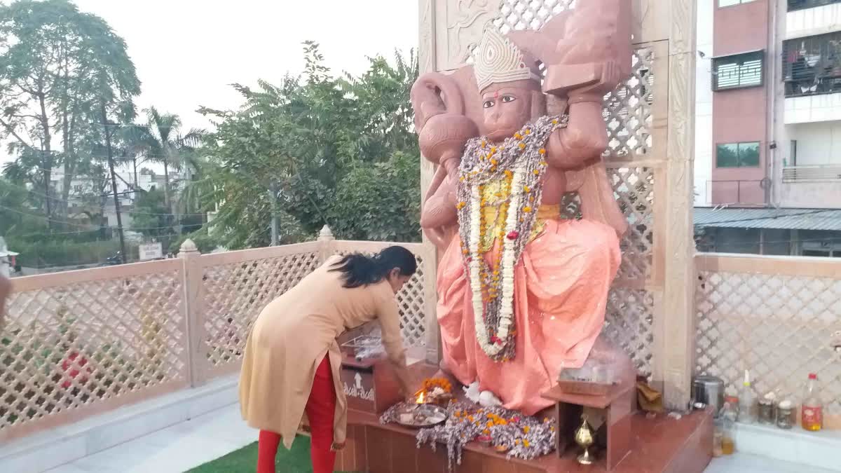 Hanuman Temple: પાટણમાં પ્રથમવાર અબોલા પશુઓ માટે રોટલી ઉત્સવનું આયોજન