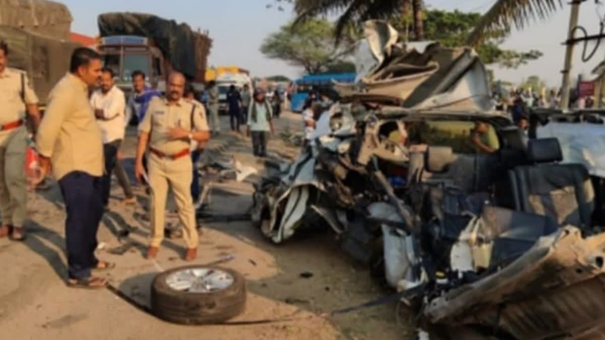 Road Accident in Karnataka ETV BHARAT