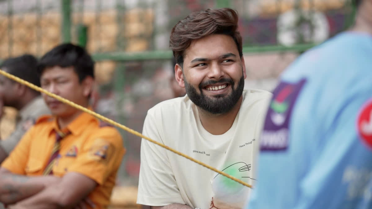 IPL 2023  IPL  rishabh pant  rishabh pant meets delhi capitals  RCBvDC  റിഷഭ് പന്ത്  ഡല്‍ഹി ക്യാപിറ്റല്‍സ്  റോയല്‍ ചലഞ്ചേഴ്‌സ് ബാംഗ്ലൂര്‍  ബാംഗ്ലൂര്‍ ഡല്‍ഹി