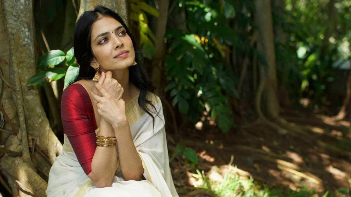 Malavika Mohanan picks traditional 'kasavu' saree, sends 'Vishu' wishes to netizens