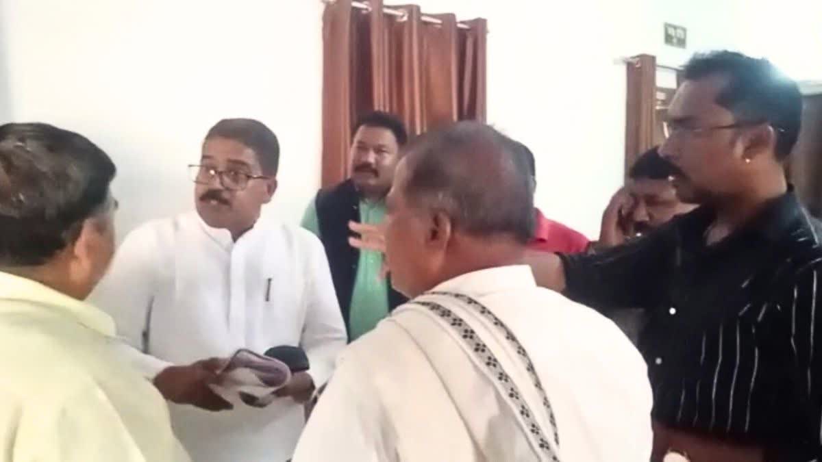 Workers surrounded BJP MP Chunnilal Sahu