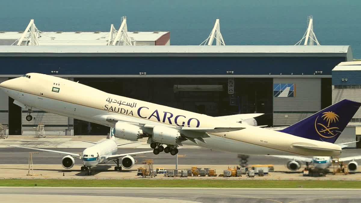 Cargo Flight Emergency Landing: