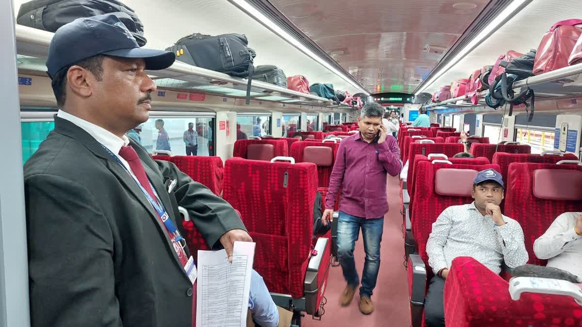 Bhopal Vande Bharat Express Train : વંદે ભારત ટ્રેનમાં સેલ્ફી લેવી પડી મોંઘી, મહિલાને ચૂકવવા પડ્યા 5 હજાર 470 રૂપિયા