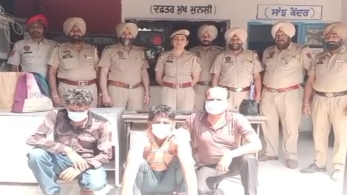 Gurdaspur police arrested a vicious thief, used to keep the stolen goods as jewelery and take gold loan