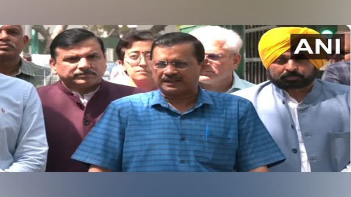 Delhi Chief Minister Arvind Kejriwal  Arvind Kejriwal at CBI headquarters  Arvind Kejriwal  CBI  കെജ്‌രിവാള്‍ സിബിഐ ആസ്ഥാനത്ത്  ഡല്‍ഹി മുഖ്യമന്ത്രി  ഡല്‍ഹി മുഖ്യമന്ത്രി അരവിന്ദ് കെജ്‌രിവാള്‍  സിബിഐ