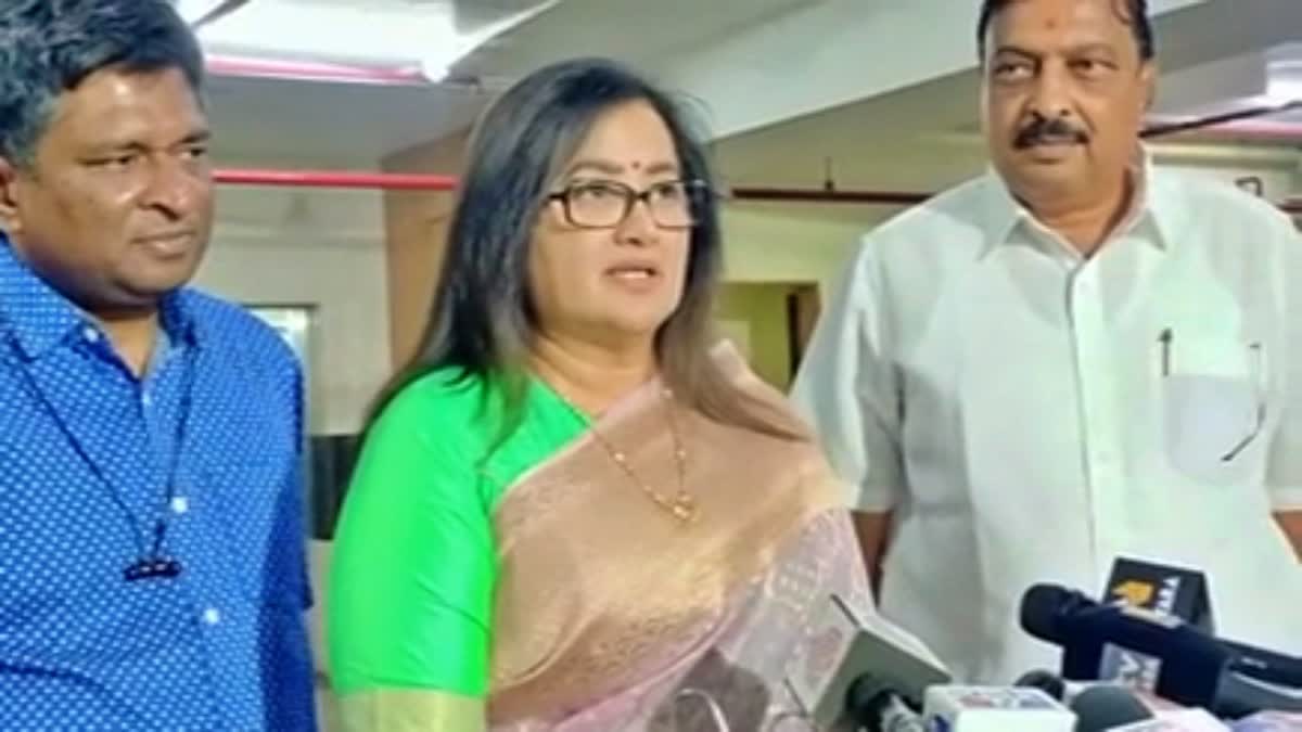 MP Sumalatha spoke to journalists.