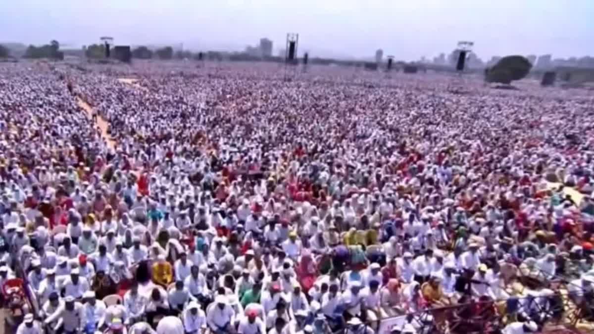 മഹാരാഷ്‌ട്ര ഭൂഷൺ അവാർഡ്  സൂര്യാഘാതം  സൂര്യാഘാതം മഹാരാഷ്‌ട്ര  മഹാരാഷ്‌ട്ര ഭൂഷൺ അവാർഡ് ദാന ചടങ്ങ്  മഹാരാഷ്‌ട്ര ഭൂഷൺ അവാർഡ് ദാന ചടങ്ങിൽ സൂര്യാഘാതം  സൂര്യാഘാതമേറ്റ് മരണം  അമിത് ഷാ മഹാരാഷ്‌ട്ര  ഭൂഷൺ അവാർഡ് ദാന ചടങ്ങ്  മഹാരാഷ്‌ട്ര അമിത് ഷാ സൂര്യാഘാതം  sunstroke at maharashtra bhushan award event  maharashtra bhushan award event  maharashtra bhushan award  sunstroke  sunstroke maharashtra  maharashtra sunstroke  maharashtra  amit shah