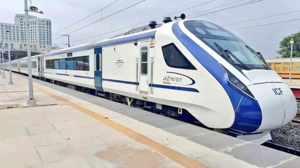 Vande Bharat Express begins trial run  വന്ദേ ഭാരത് എക്‌സ്‌പ്രസ് ട്രയൽ റൺ തുടങ്ങി  പരീക്ഷണ ഓട്ടം തിരുവനന്തപുരം മുതൽ കണ്ണൂർ വരെ  ട്രെയിനിന്‍റെ സമയക്രമവും ടിക്കറ്റ് നിരക്കും  വന്ദേ ഭാരത് എക്‌സ്‌പ്രസ്