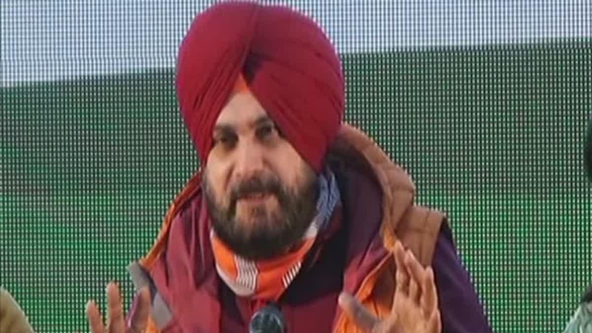 congress-leader-navjot-singh-sidhu-suspicious-person-spotted-in-sidhu-house-panjab