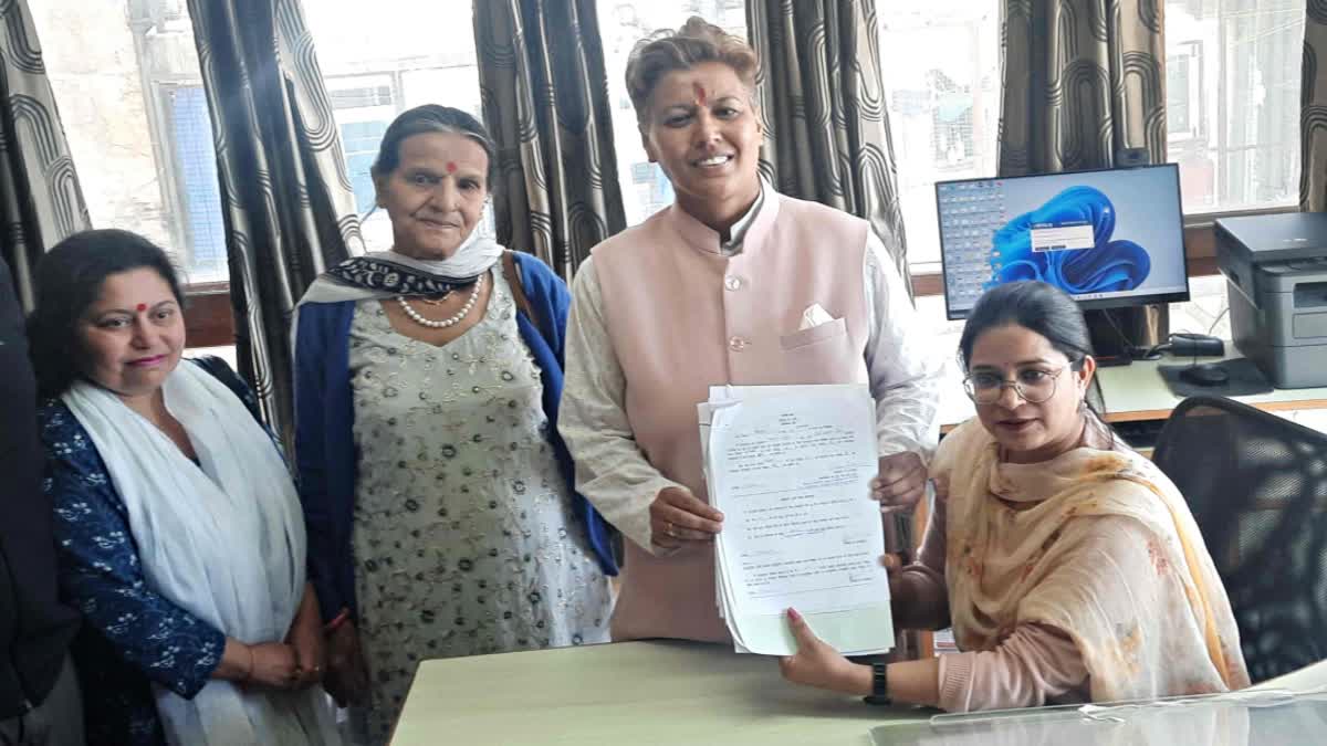 Former Councilor Arti Chauhan Former filed  independent nomination in MC Election Shimla 2023